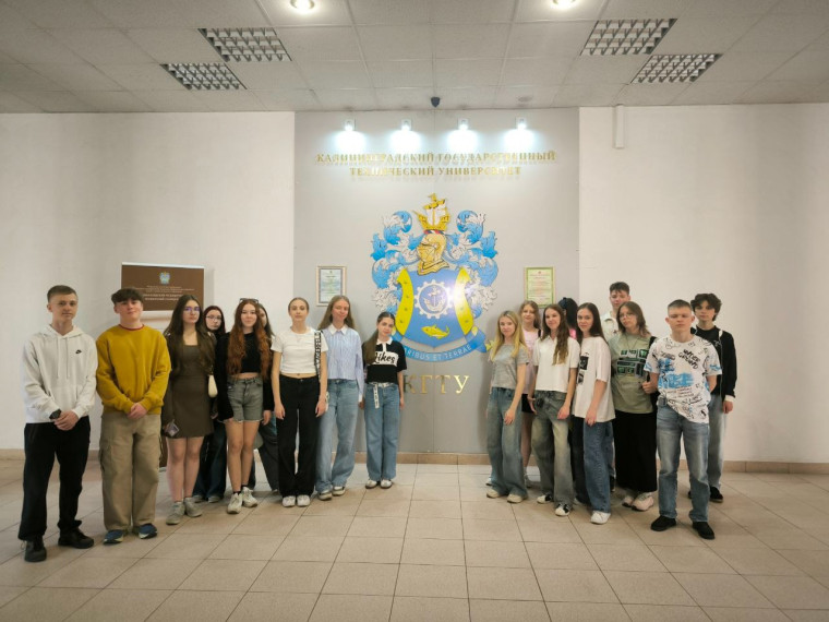 Медицинский отряд 8В класса посетил КГТУ.