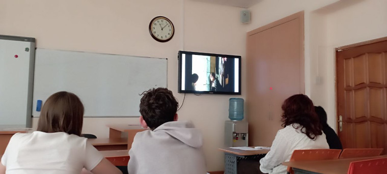 4 июня психолого-педагогический отряд смотрел фильм по рассказу В. Распутина «Уроки французского».